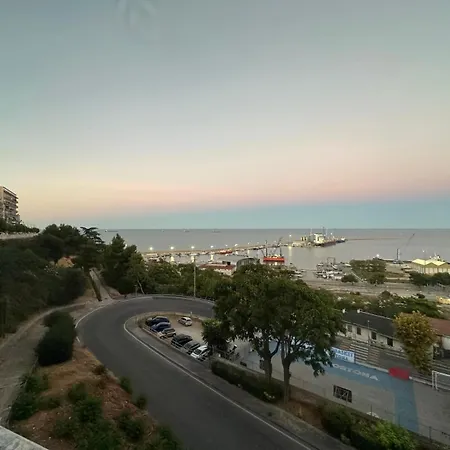 Dietro L'angolo